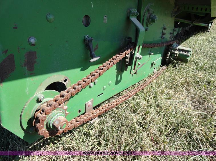 image for item F9388 John Deere 653A six row crop head