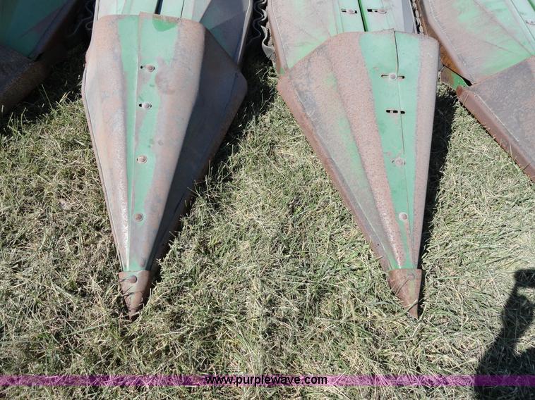 image for item F9388 John Deere 653A six row crop head