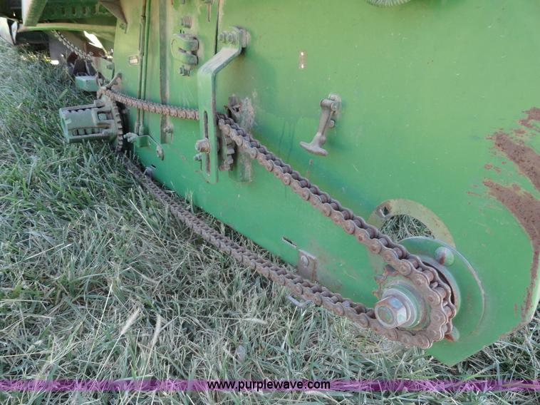 image for item F9388 John Deere 653A six row crop head