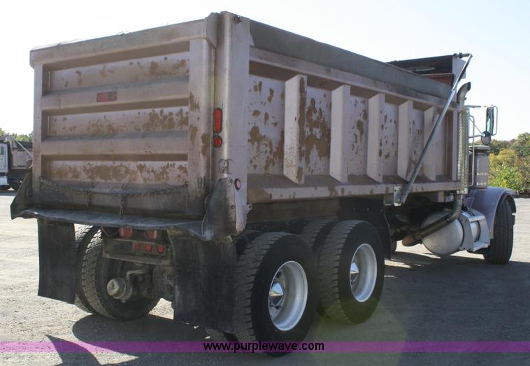 image for item A2460 2000 Peterbilt 378 dump truck
