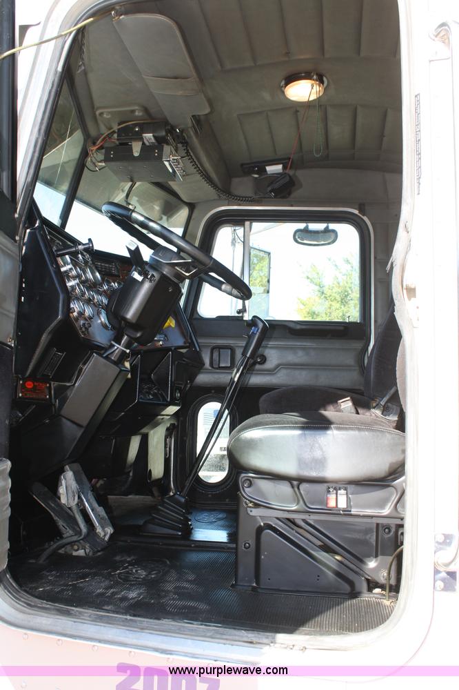 image for item A2460 2000 Peterbilt 378 dump truck