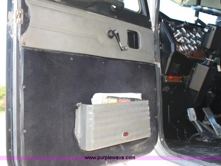 image for item A2460 2000 Peterbilt 378 dump truck