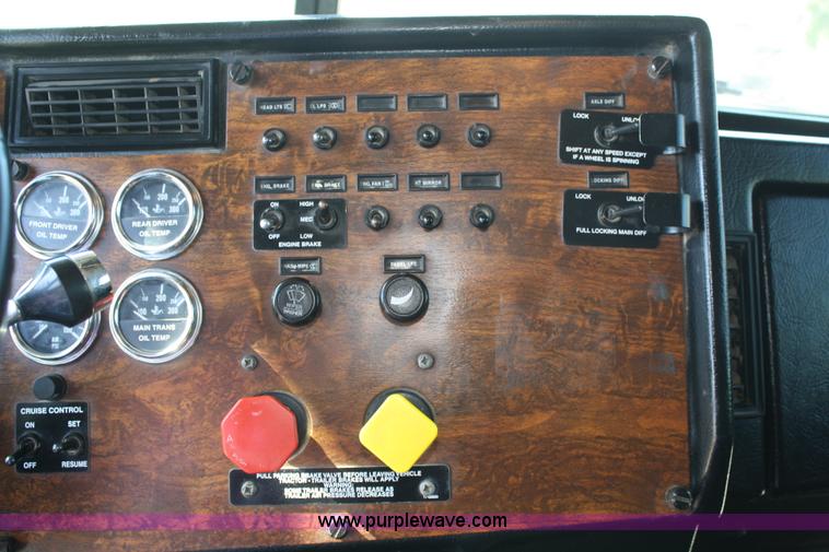 image for item A2460 2000 Peterbilt 378 dump truck