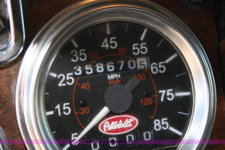 image for item A2460 2000 Peterbilt 378 dump truck