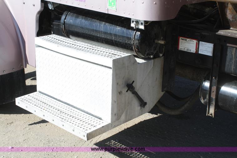 image for item A2460 2000 Peterbilt 378 dump truck