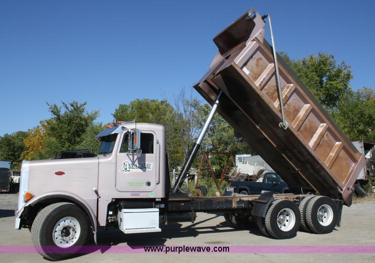 image for item A2460 2000 Peterbilt 378 dump truck