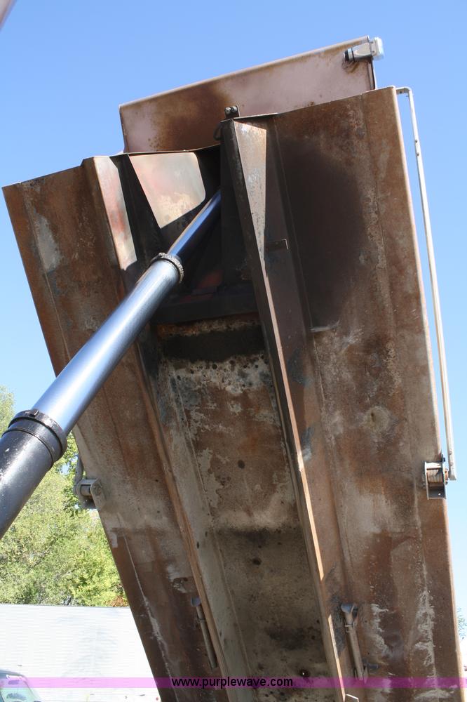 image for item A2460 2000 Peterbilt 378 dump truck