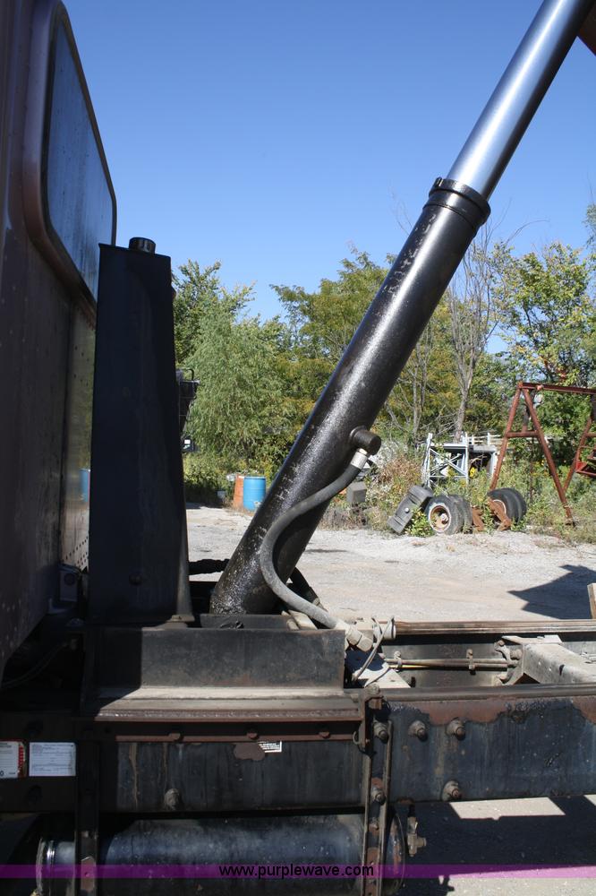 image for item A2460 2000 Peterbilt 378 dump truck