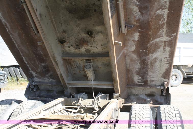 image for item A2460 2000 Peterbilt 378 dump truck