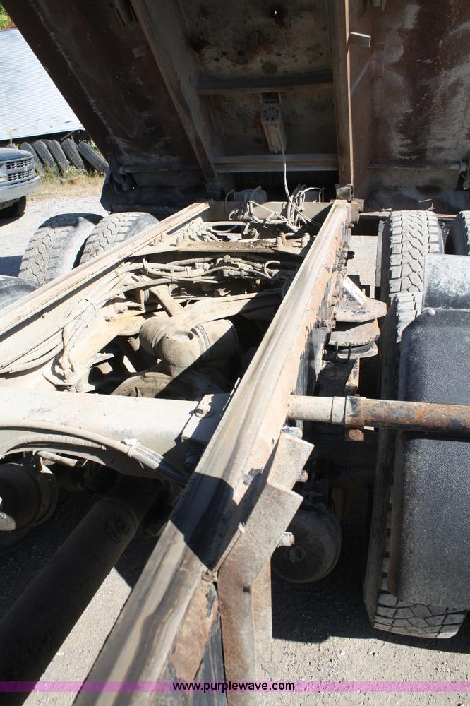 image for item A2460 2000 Peterbilt 378 dump truck