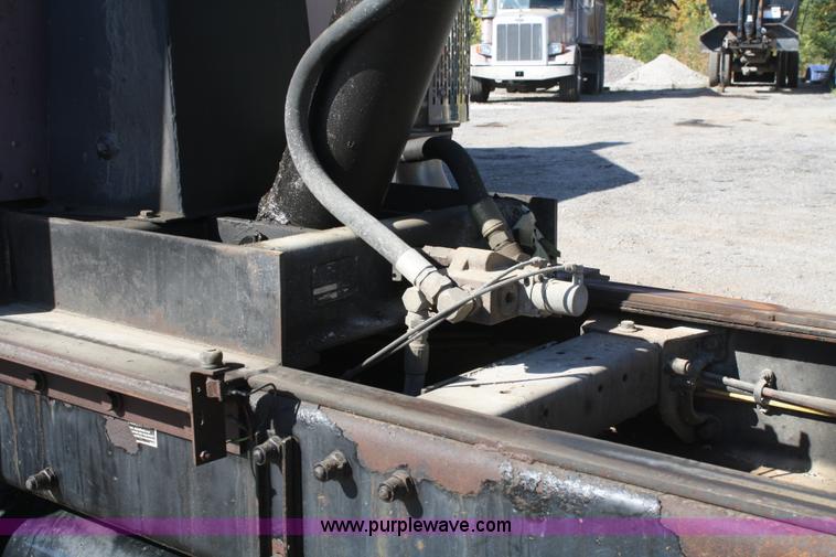 image for item A2460 2000 Peterbilt 378 dump truck