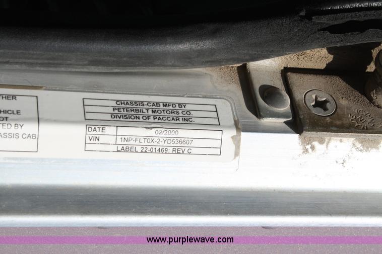 image for item A2460 2000 Peterbilt 378 dump truck