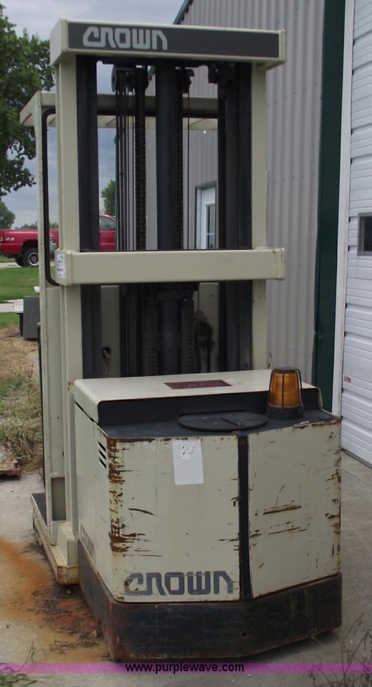 image for item A4076 Crown stand-up forklift