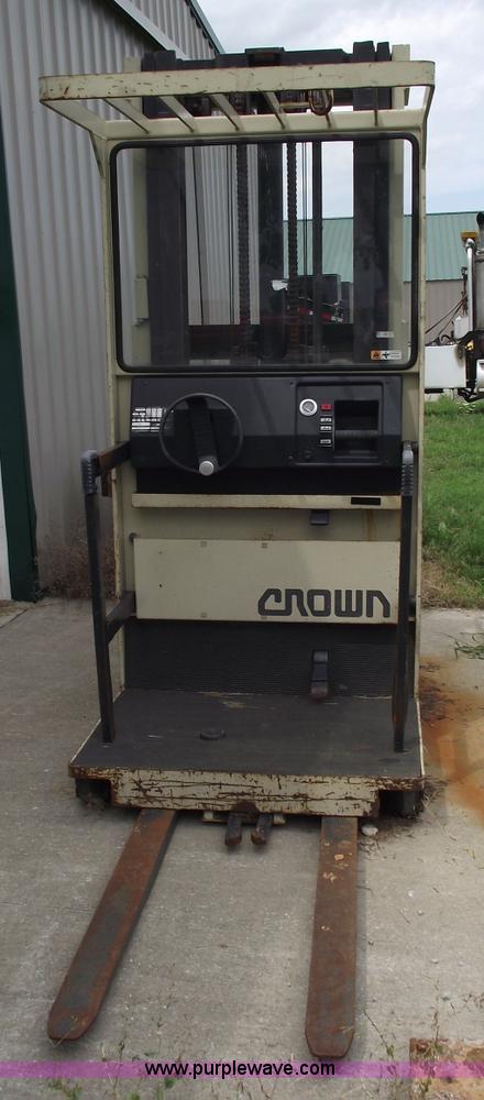 image for item A4076 Crown stand-up forklift