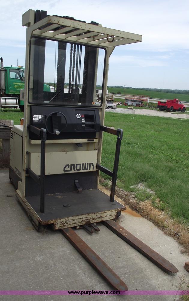 image for item A4076 Crown stand-up forklift