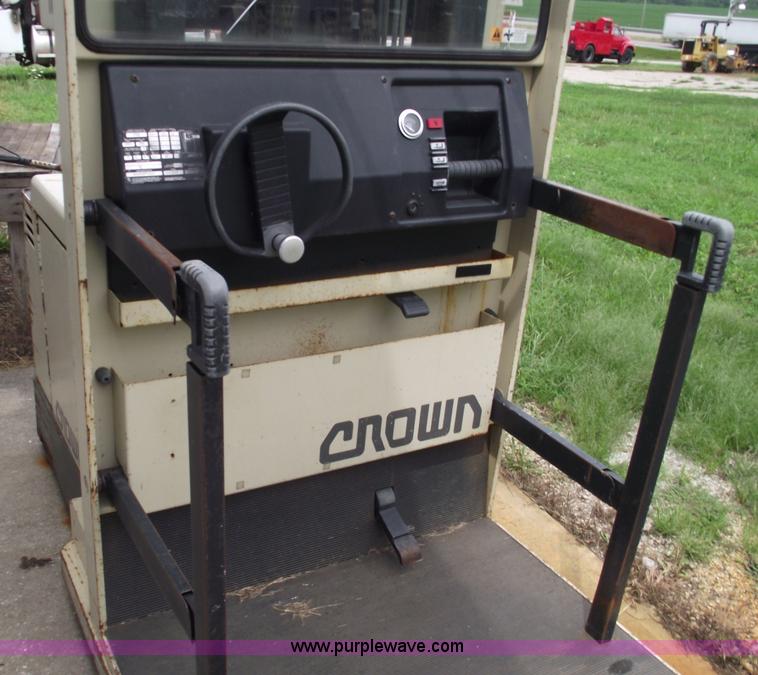 image for item A4076 Crown stand-up forklift