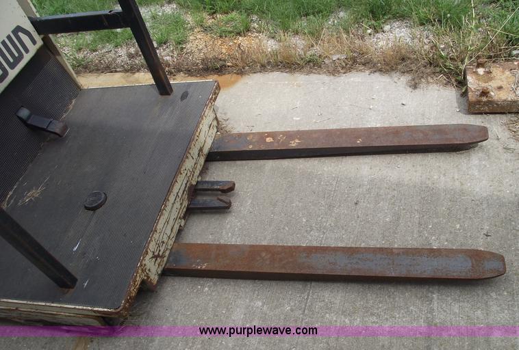 image for item A4076 Crown stand-up forklift