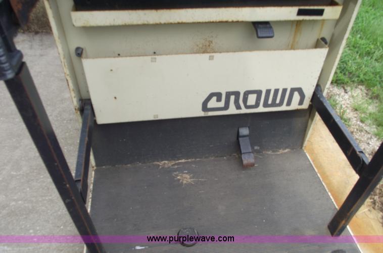 image for item A4076 Crown stand-up forklift
