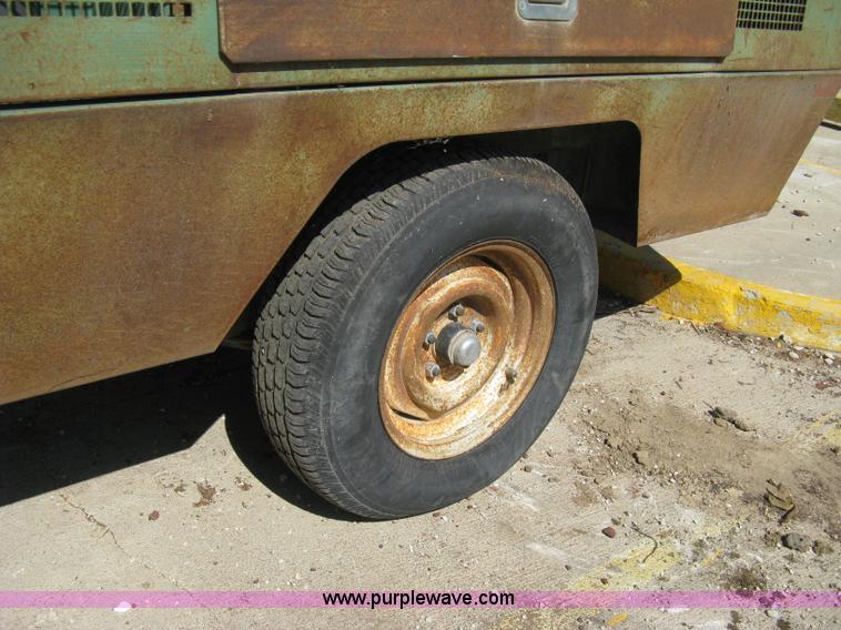 image for item A4382 Sullair 185Q compressor