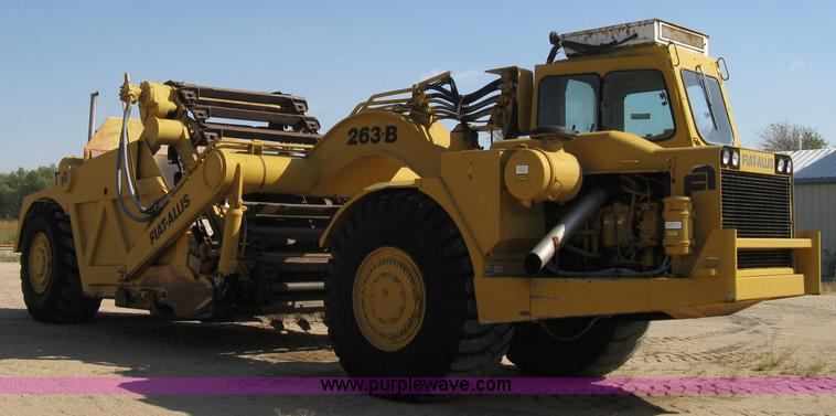 image for item A4389 1980 Fiat-Allis 263B paddle scraper