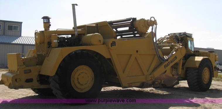 image for item A4389 1980 Fiat-Allis 263B paddle scraper