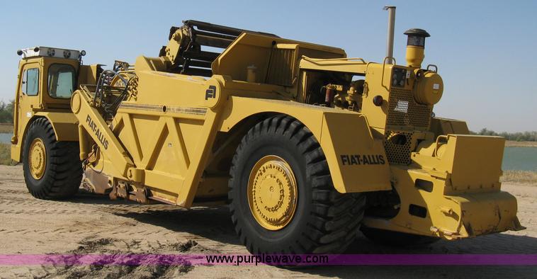 image for item A4389 1980 Fiat-Allis 263B paddle scraper