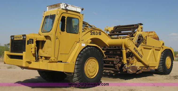 image for item A4389 1980 Fiat-Allis 263B paddle scraper