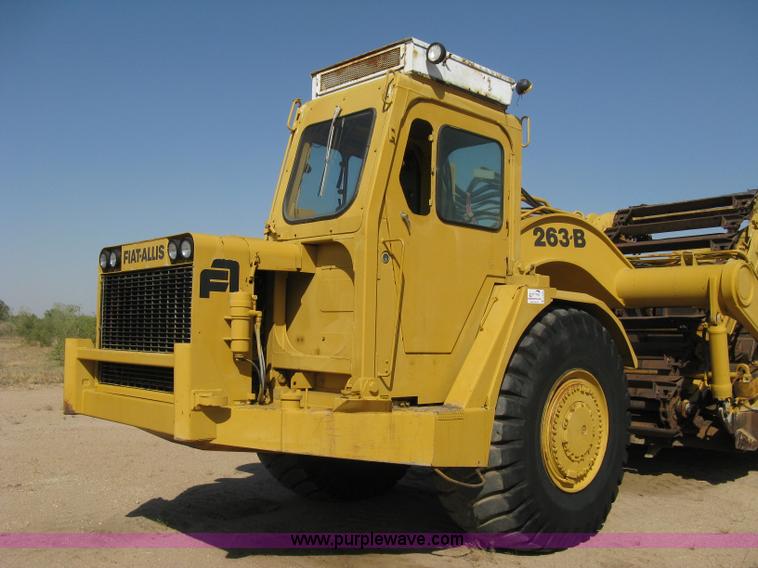 image for item A4389 1980 Fiat-Allis 263B paddle scraper