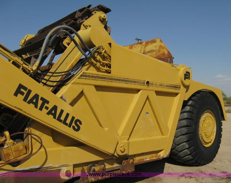 image for item A4389 1980 Fiat-Allis 263B paddle scraper