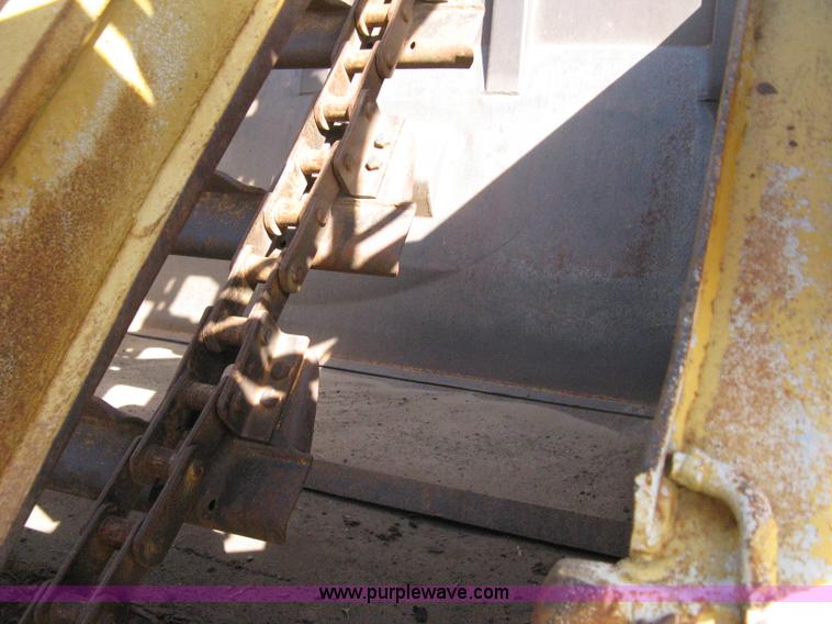 image for item A4389 1980 Fiat-Allis 263B paddle scraper