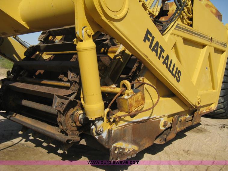 image for item A4389 1980 Fiat-Allis 263B paddle scraper