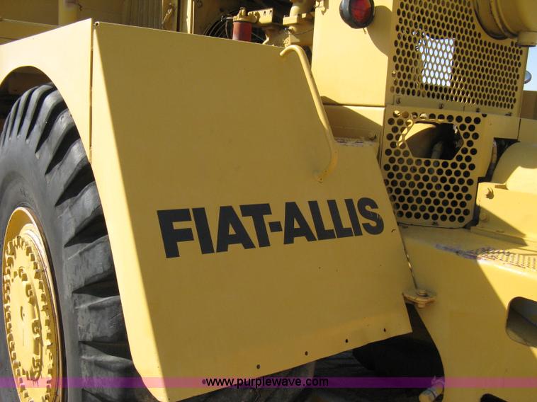 image for item A4389 1980 Fiat-Allis 263B paddle scraper