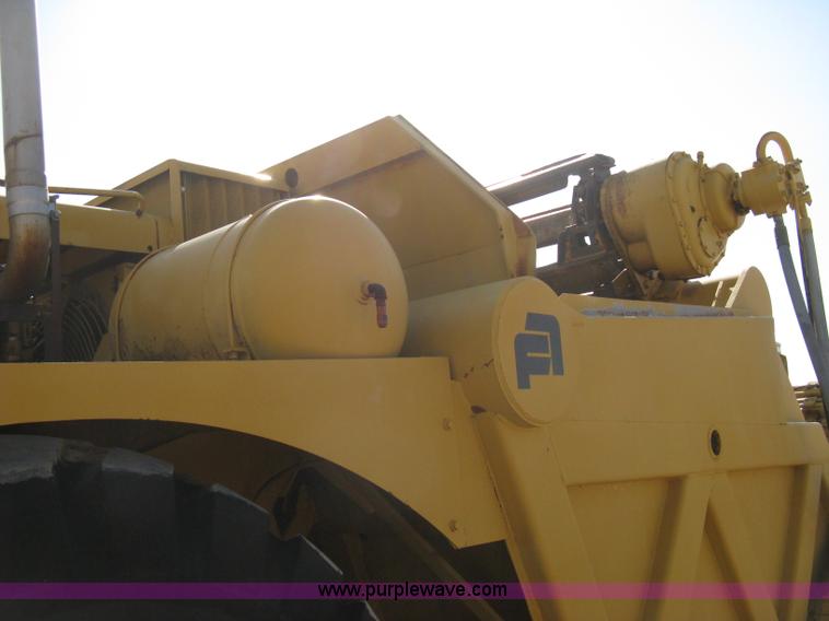 image for item A4389 1980 Fiat-Allis 263B paddle scraper