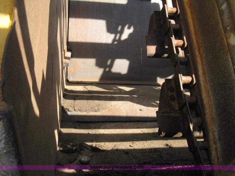 image for item A4389 1980 Fiat-Allis 263B paddle scraper