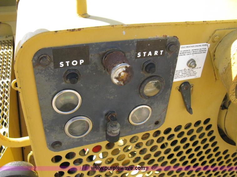 image for item A4389 1980 Fiat-Allis 263B paddle scraper