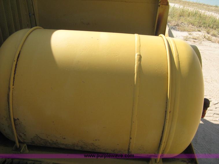 image for item A4389 1980 Fiat-Allis 263B paddle scraper