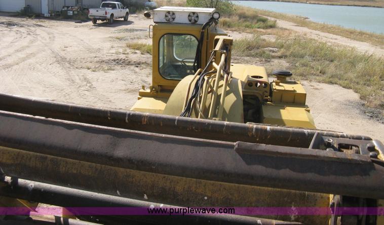 image for item A4389 1980 Fiat-Allis 263B paddle scraper