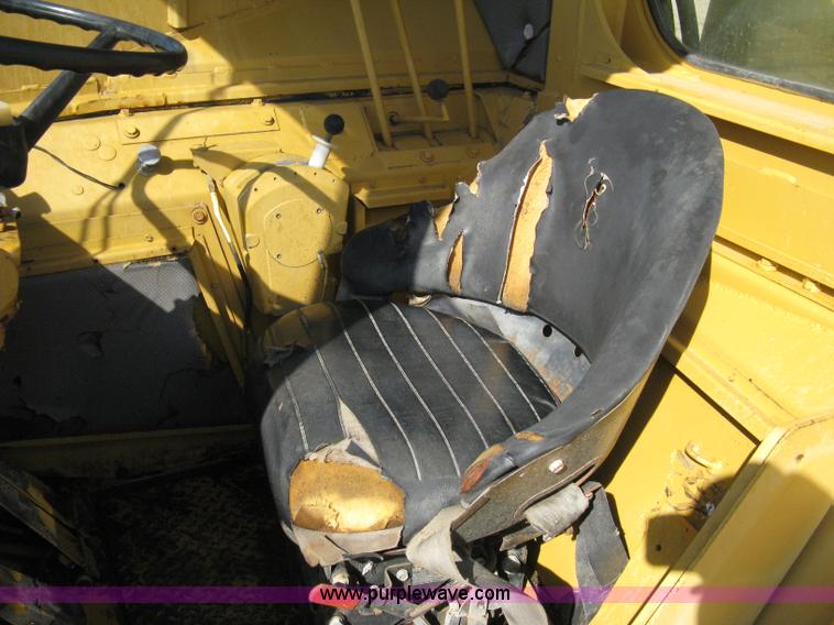 image for item A4389 1980 Fiat-Allis 263B paddle scraper