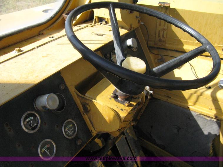 image for item A4389 1980 Fiat-Allis 263B paddle scraper