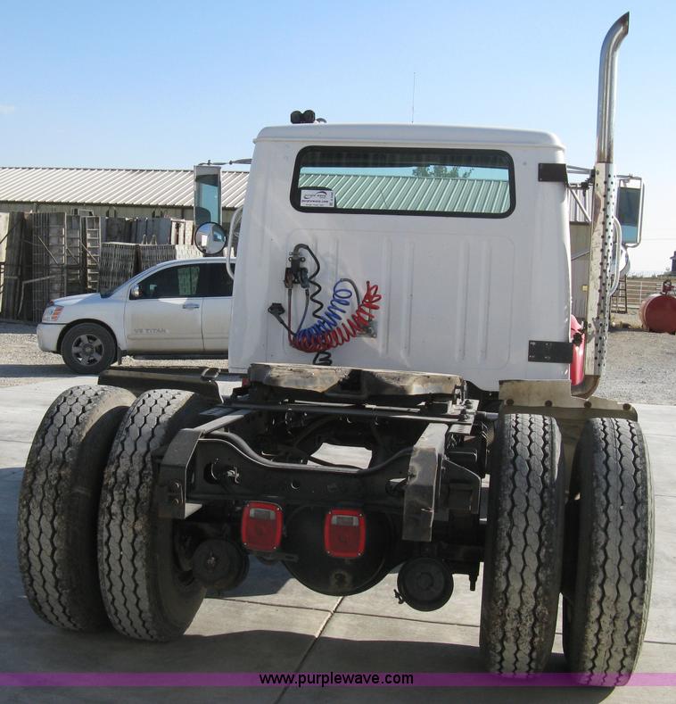 image for item A4390 1995 International 4700 semi truck