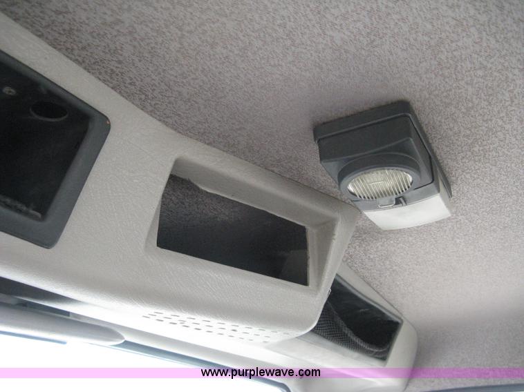 image for item A4390 1995 International 4700 semi truck