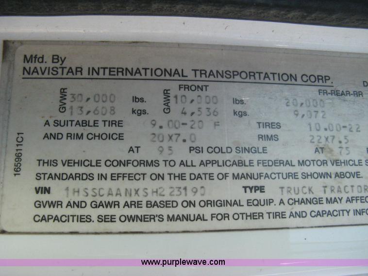 image for item A4390 1995 International 4700 semi truck