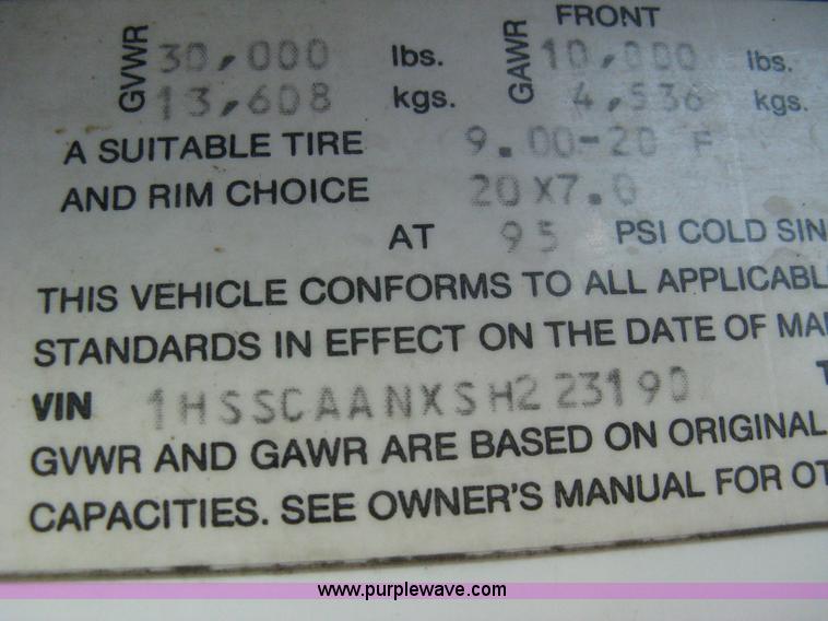 image for item A4390 1995 International 4700 semi truck