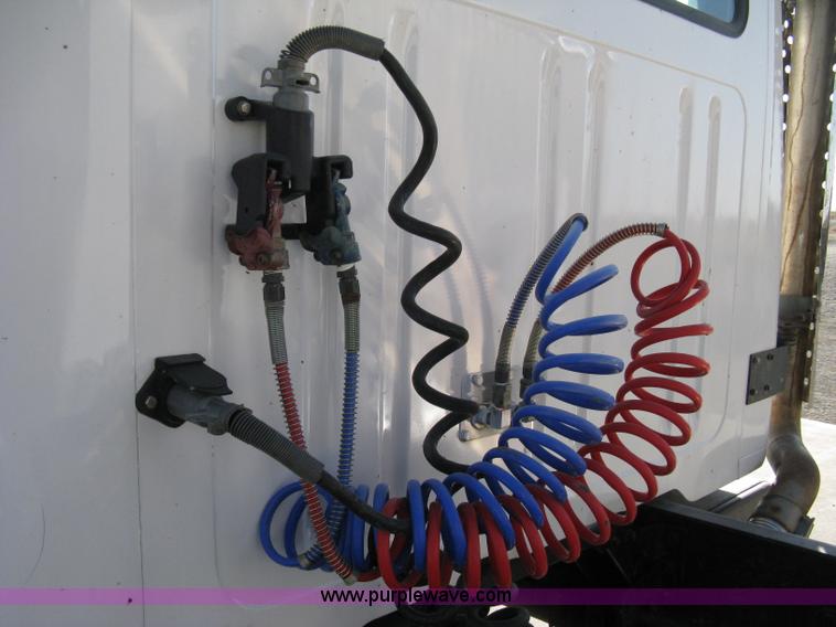 image for item A4390 1995 International 4700 semi truck