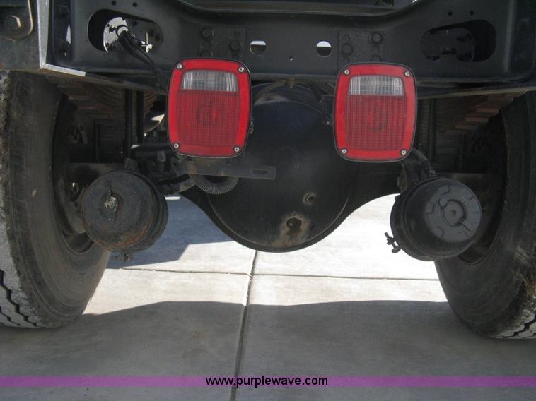 image for item A4390 1995 International 4700 semi truck