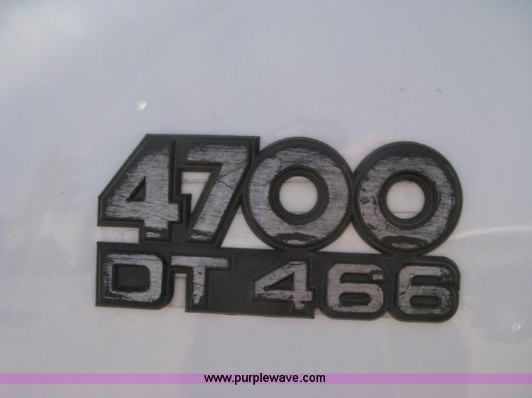 image for item A4390 1995 International 4700 semi truck