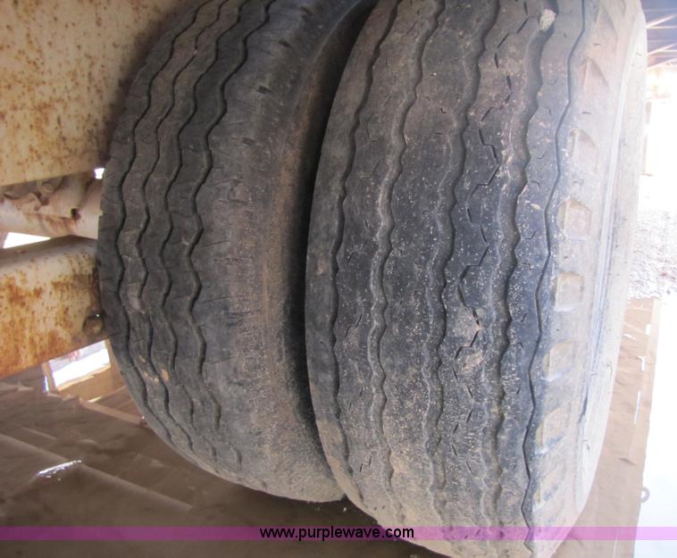 image for item A4630 1993 Belshe T-24AP 24' flatbed trailer