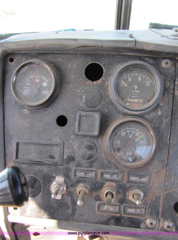 image for item A4631 1986 Mack R688ST semi truck