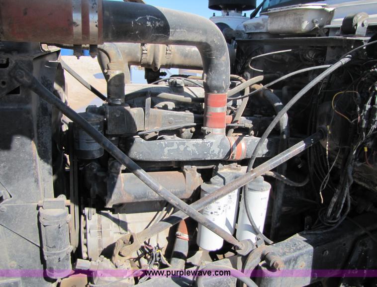 image for item A4631 1986 Mack R688ST semi truck