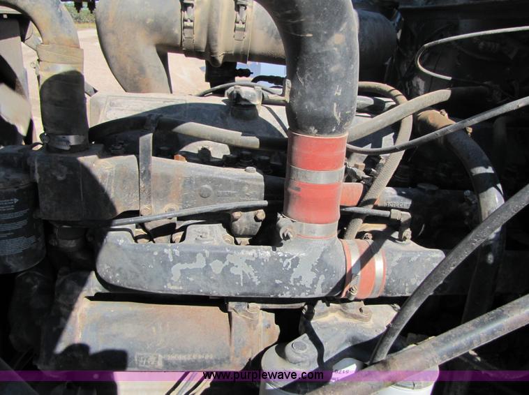 image for item A4631 1986 Mack R688ST semi truck